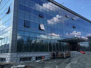 華陰玻璃幕墻價(jià)格