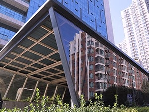 車(chē)庫(kù)雨棚