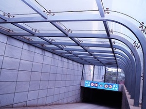 車(chē)庫(kù)雨棚