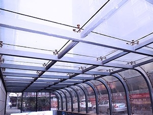 車(chē)庫(kù)雨棚