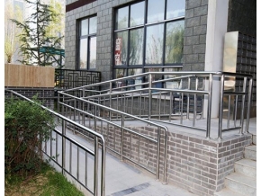 無障礙坡道防護(hù)欄