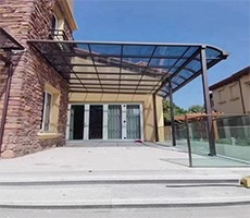 雨棚材質(zhì)大比拼：哪種適合你？