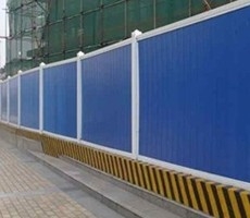 城市建設(shè)中的"隱形衛(wèi)士"——揭秘工地PVC圍擋的多重價值